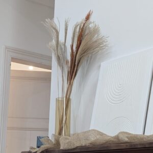 Florero decorativo con pampas secas