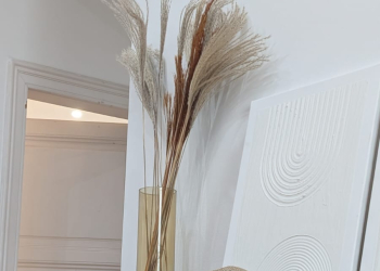 Florero decorativo con pampas secas
