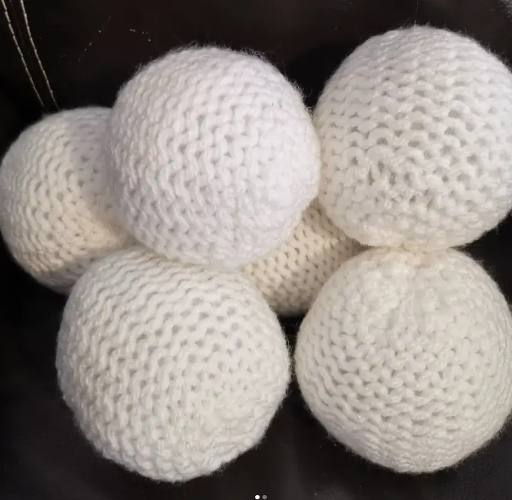 Bolas de nieve tejidas a mano — set para guerras de nieve en casa