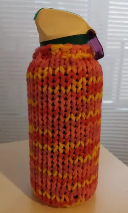 Funda tejida a mano para botella de agua — personalizable en color y tamaño