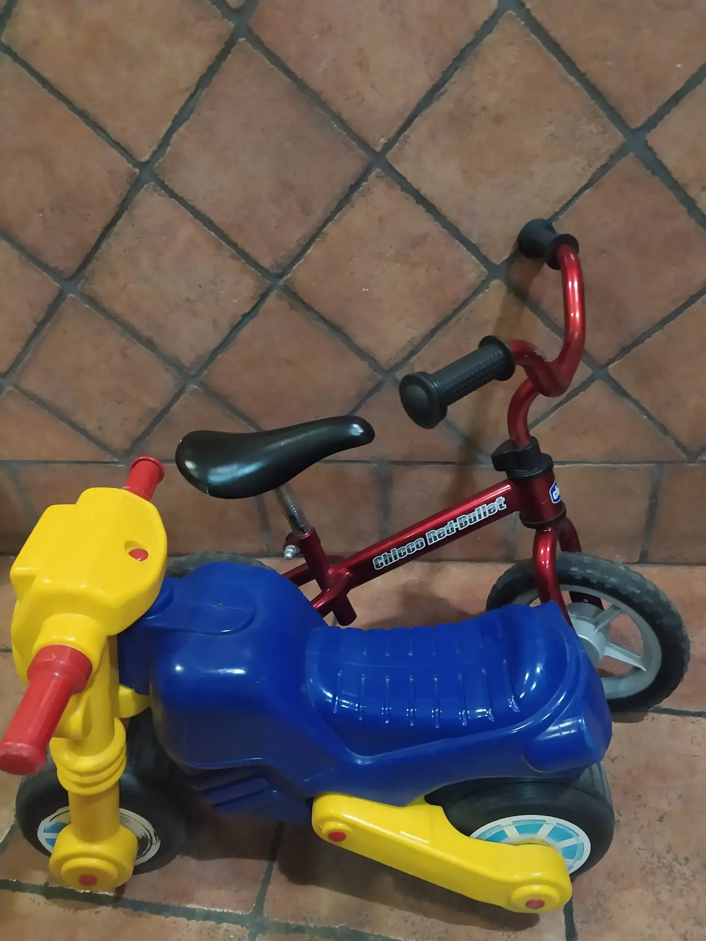 Correpasillos / moto Chicco Red Bullet para bebé