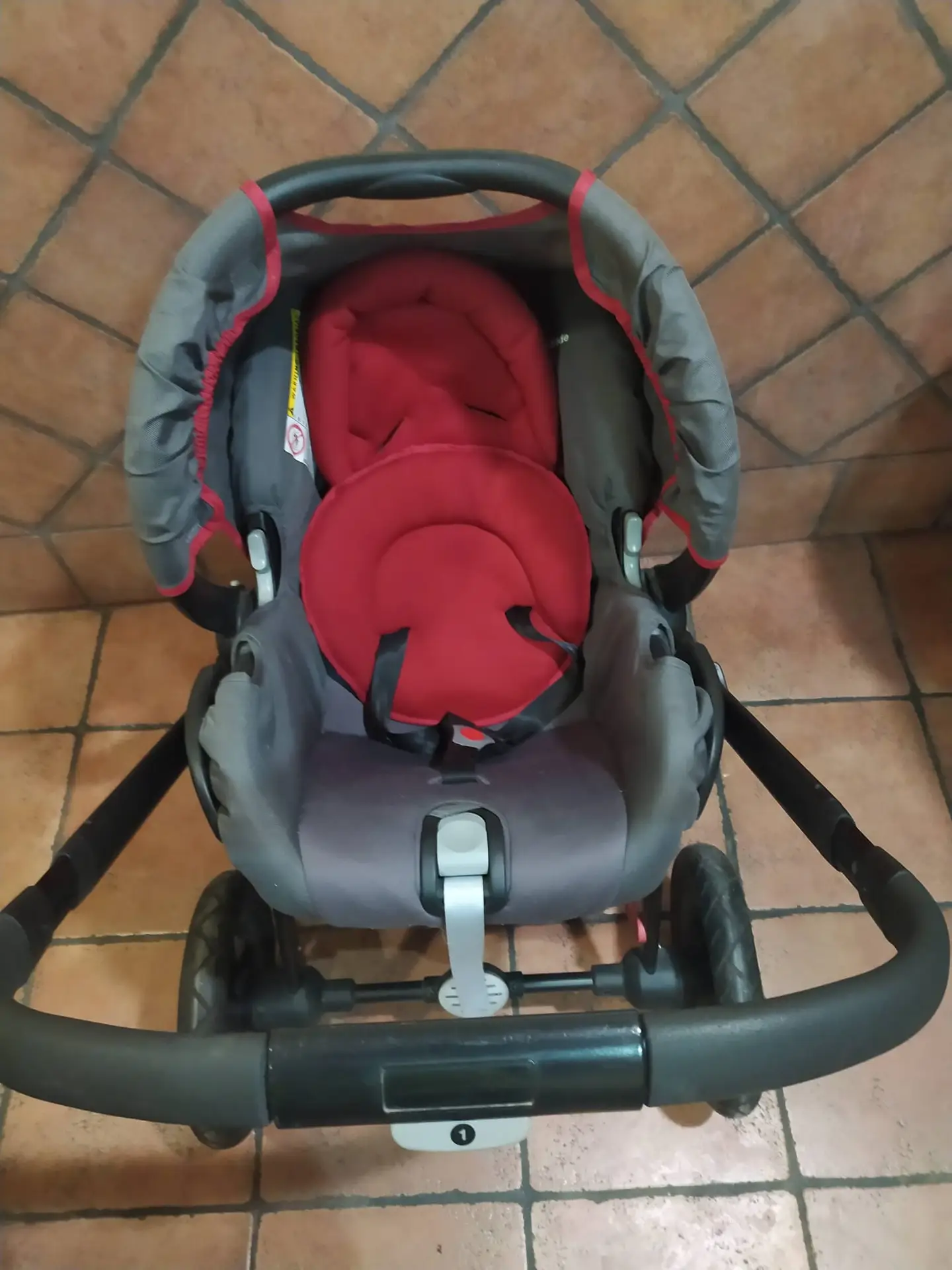 Portabebés grupo 0 / silla de coche para bebé gris y rojo