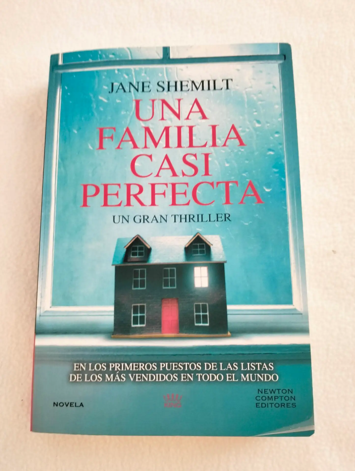 Libro Una familia casi perfecta
