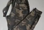 Pantalon camuflaje bombacho Stradivarius