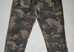 Pantalon camuflaje bombacho Stradivarius