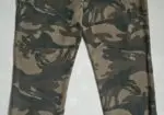 Pantalon camuflaje bombacho Stradivarius
