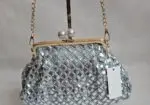 Bolso clutch/bandolera denim y plata.
