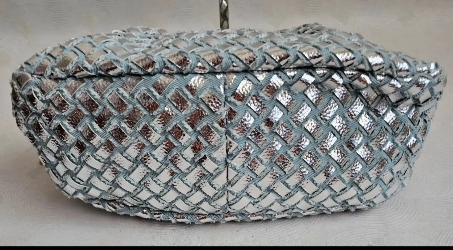 Bolso clutch/bandolera denim y plata.