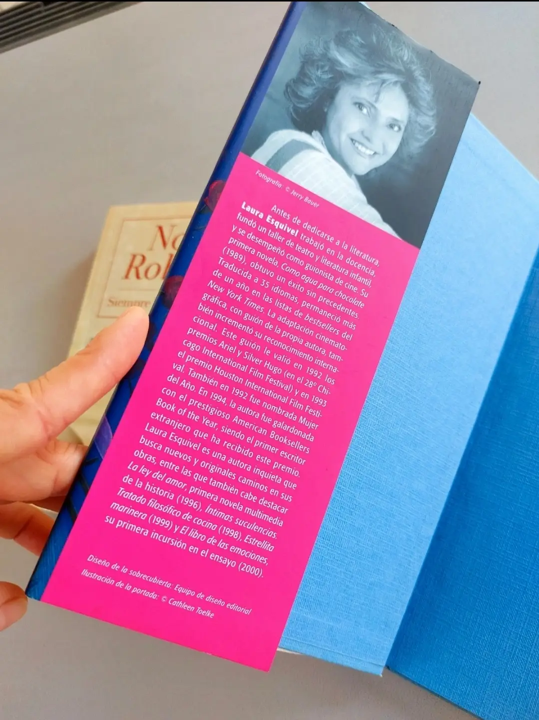 Lote 2 Libros Novela Romántica Nora Roberts y Laura Esquivel