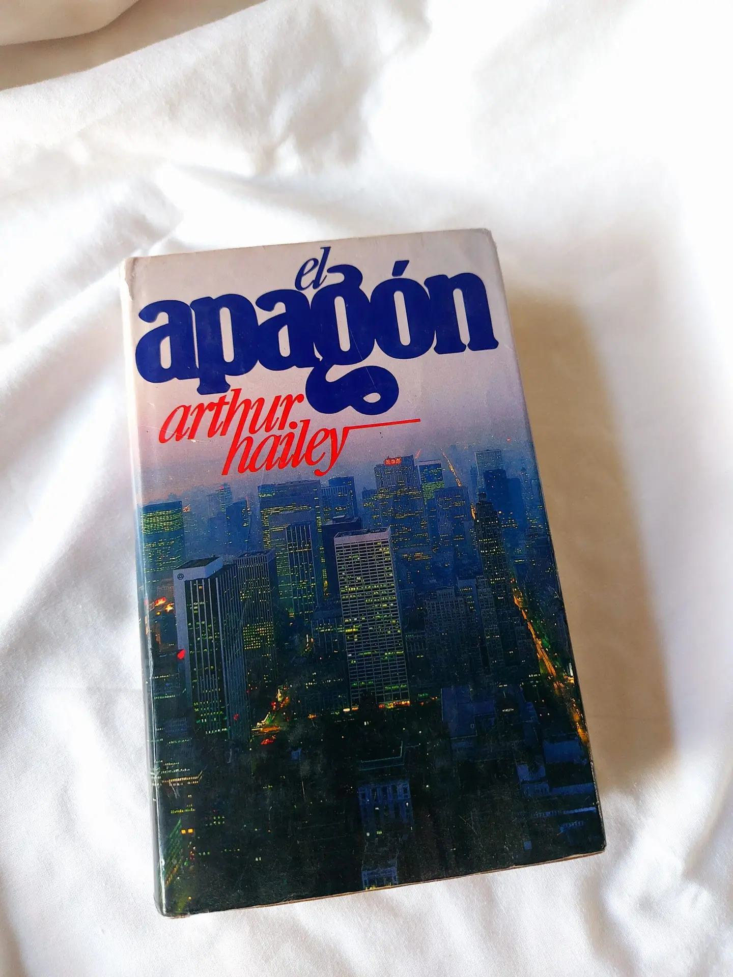 El Apagón – Arthur Hailey | Novela en español | Tapa dura vintage sobre crisis energética