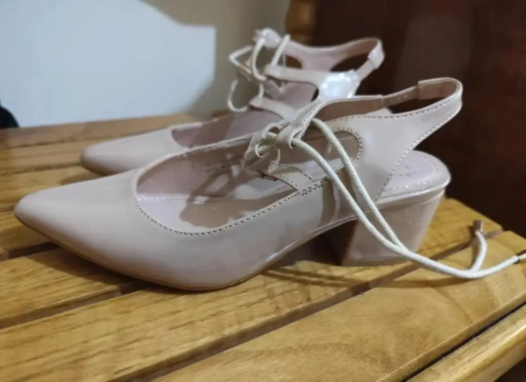 Zapato beis (talla 35)