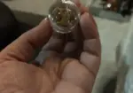 Broche dorado Louis Vuitton