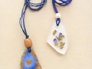 Colgante-exagonal-con-flor