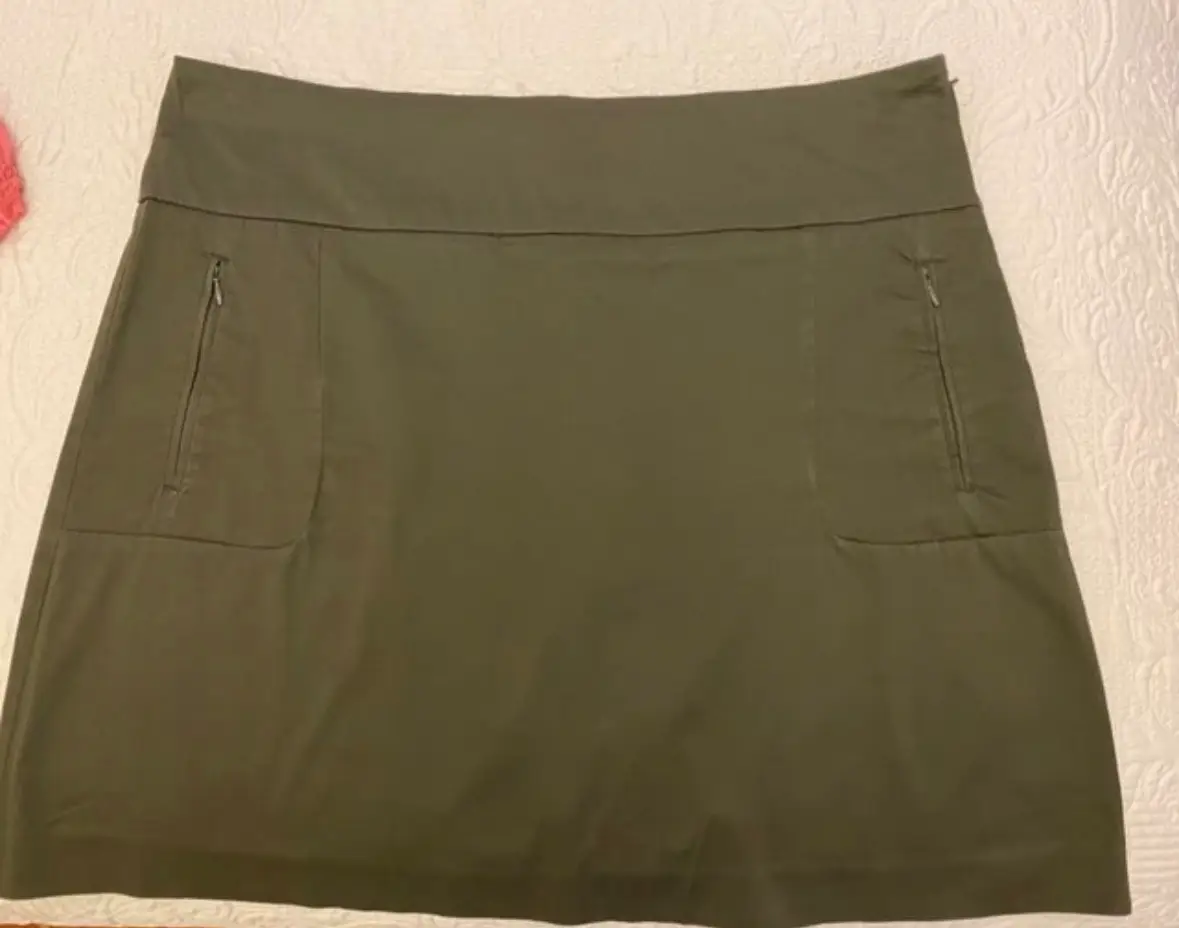 Falda verde de Cortefiel talla 46