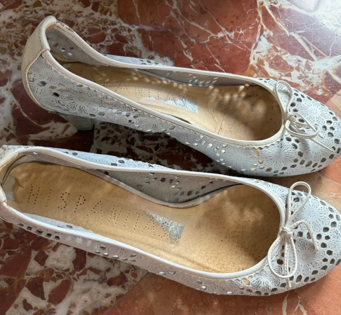 Zapatos Hispanitas blancos