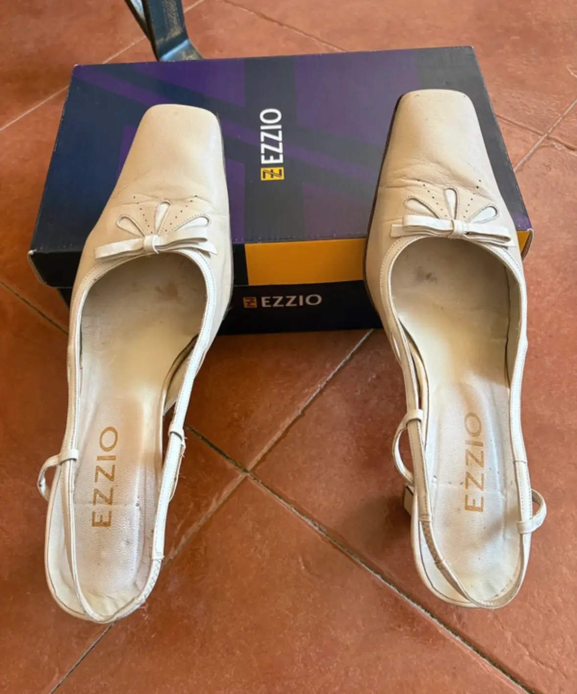 Zapatos de tacón beige