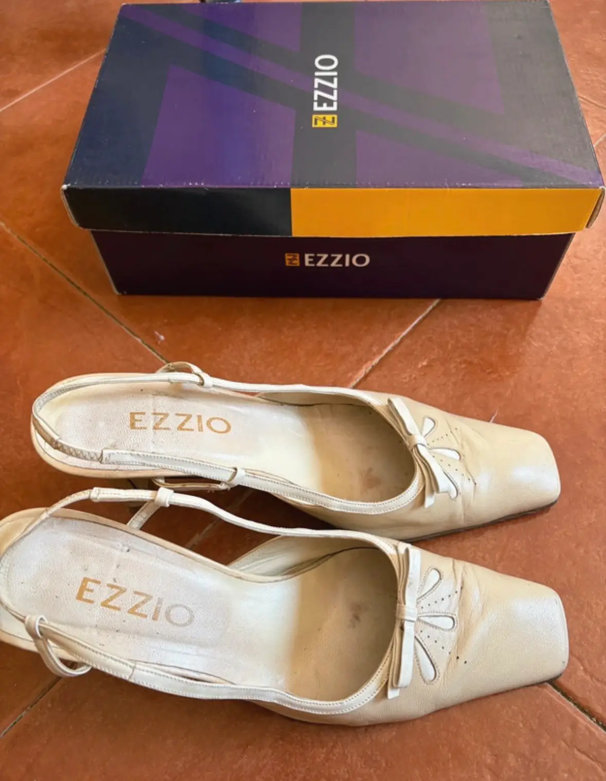 Zapatos de tacón beige
