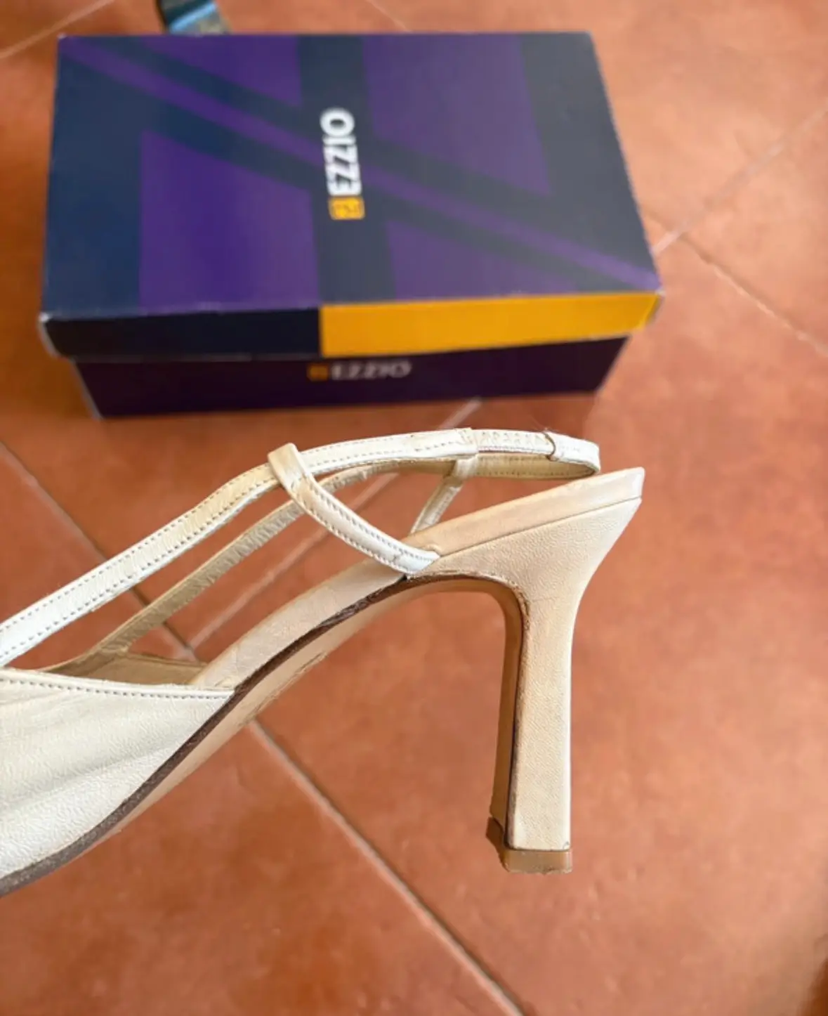 Zapatos de tacón beige