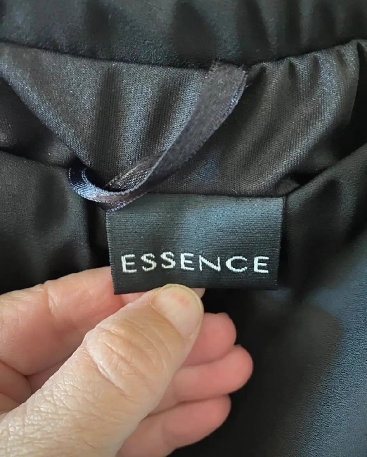 Falda de fiesta negra marca Essence