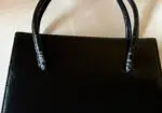 Bolso negro de mano