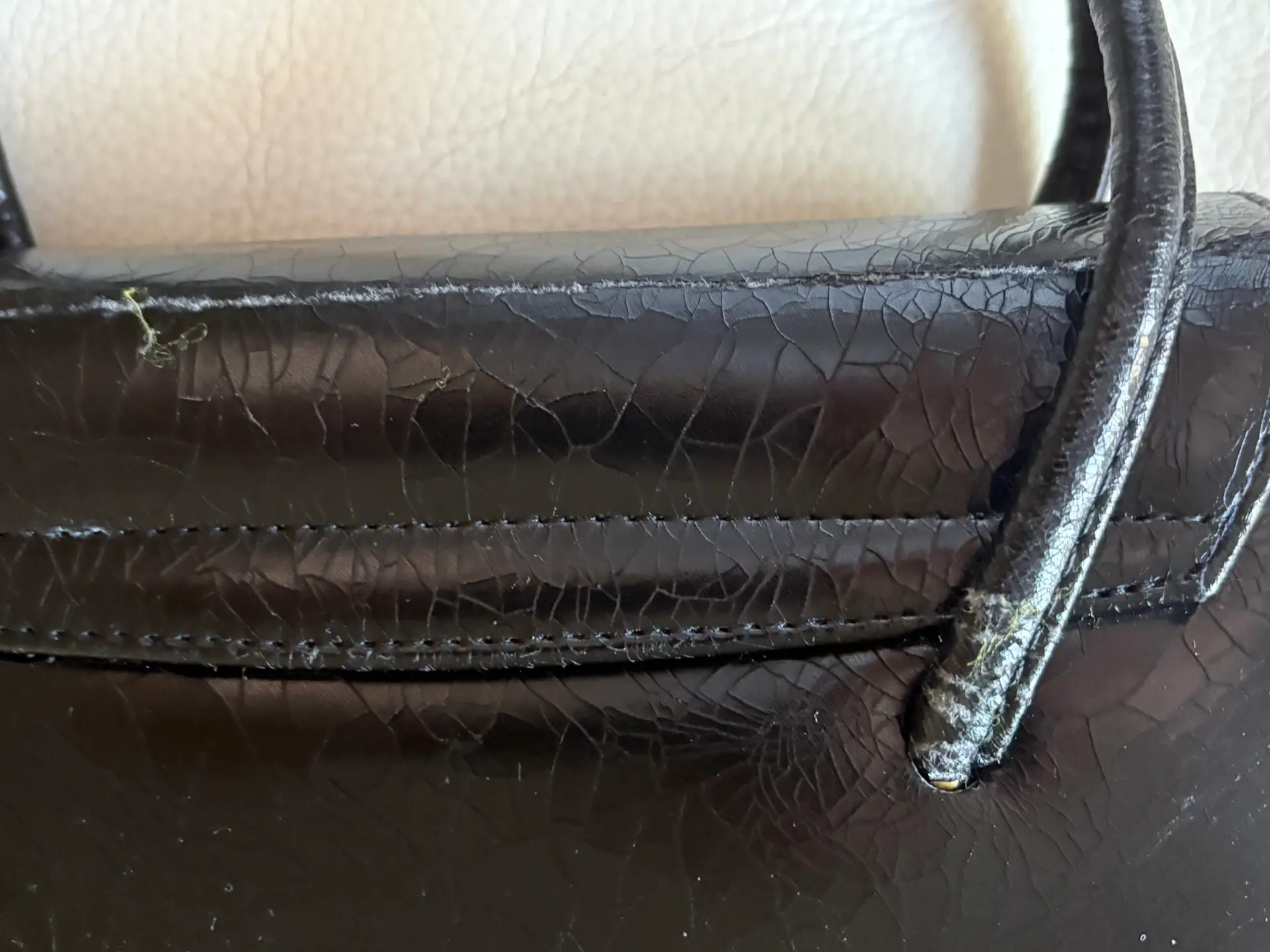 Bolso negro de mano