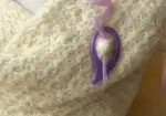 Broche de resina artesanal