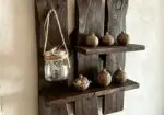 Estantería Artesanal de Madera Wengué con Luz LED y Tarro de Yute (40×30 cm)
