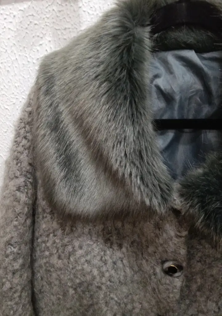 Abrigo de lana gris