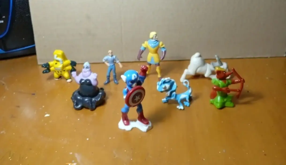 Lote 8 figuras kinder disney vintage y actuales