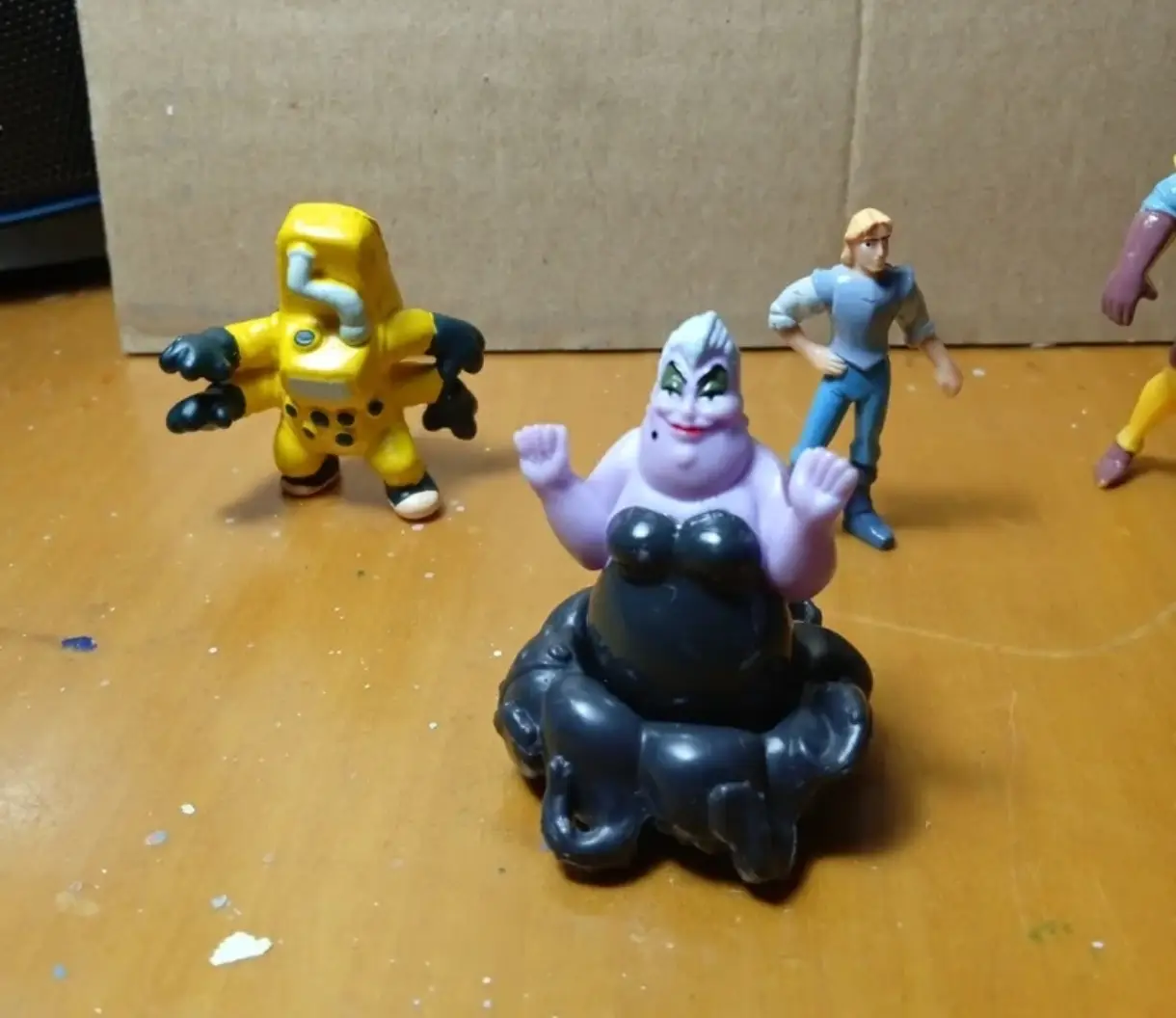 Lote 8 figuras kinder disney vintage y actuales