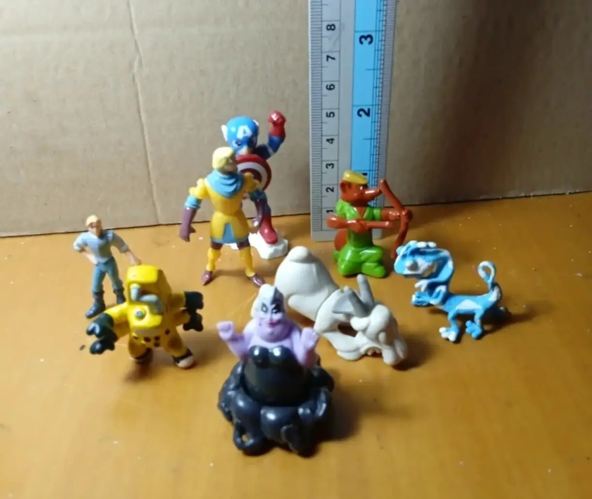 Lote 8 figuras kinder disney vintage y actuales