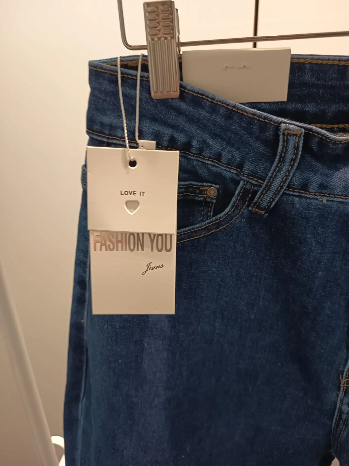 Pantalón vaquero con lazos