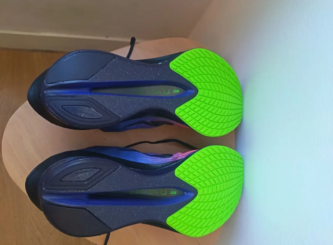 Nike ZoomX Vaporfly NEXT% 4 GLAM Carbono 42.5 EUR / 9 US – NUEVAS CON CAJA