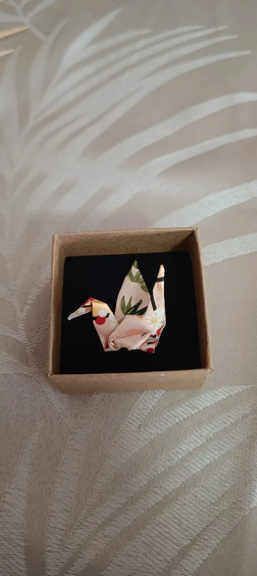 Broche grulla origami de papel washi japonés