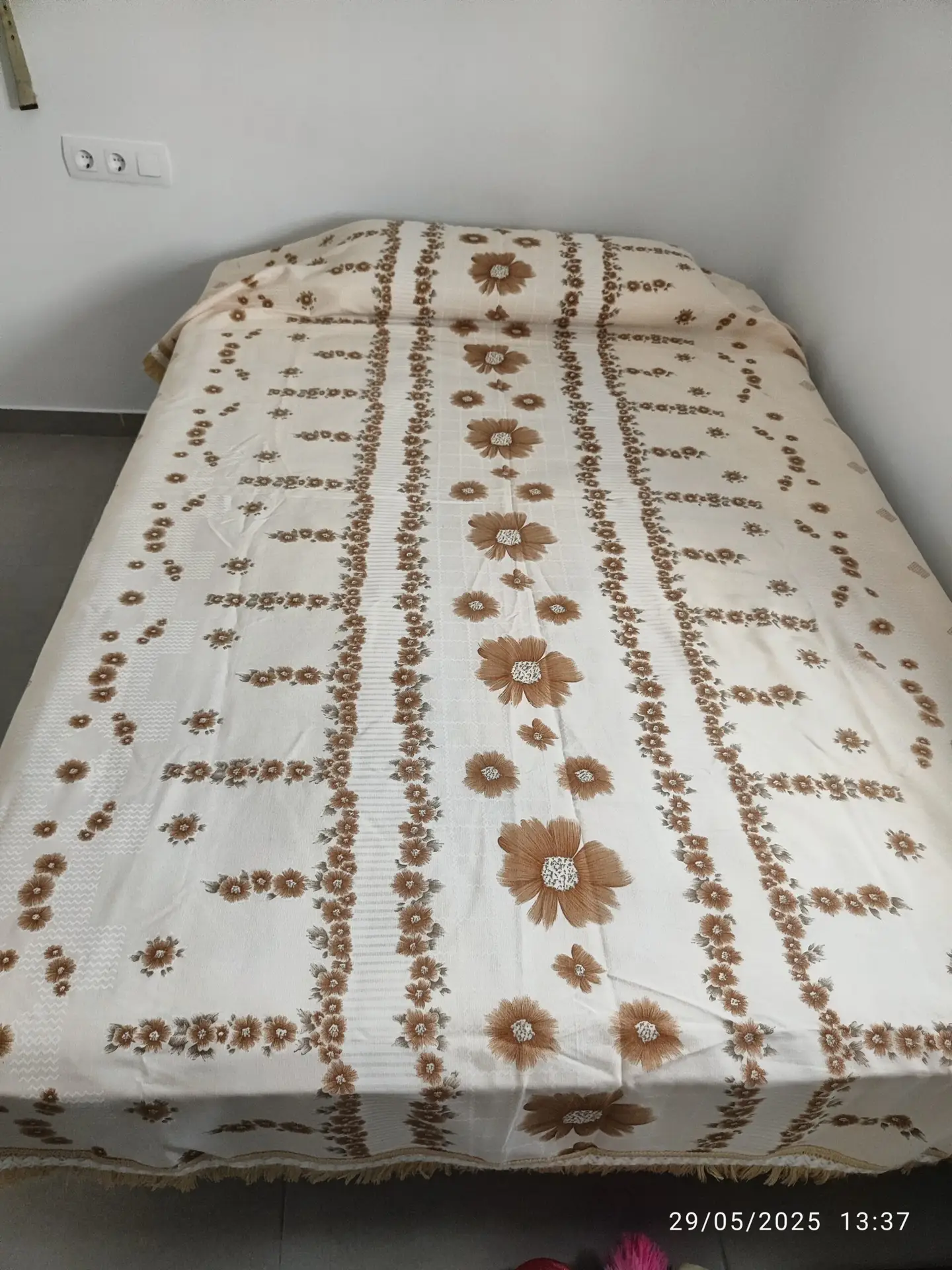 Colcha vintage floral beige y marrón cama 90.