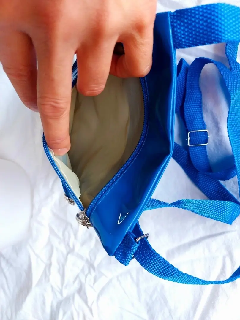 Bolso bandolera mini vintage azul cobalto efecto charol, estilo Y2K