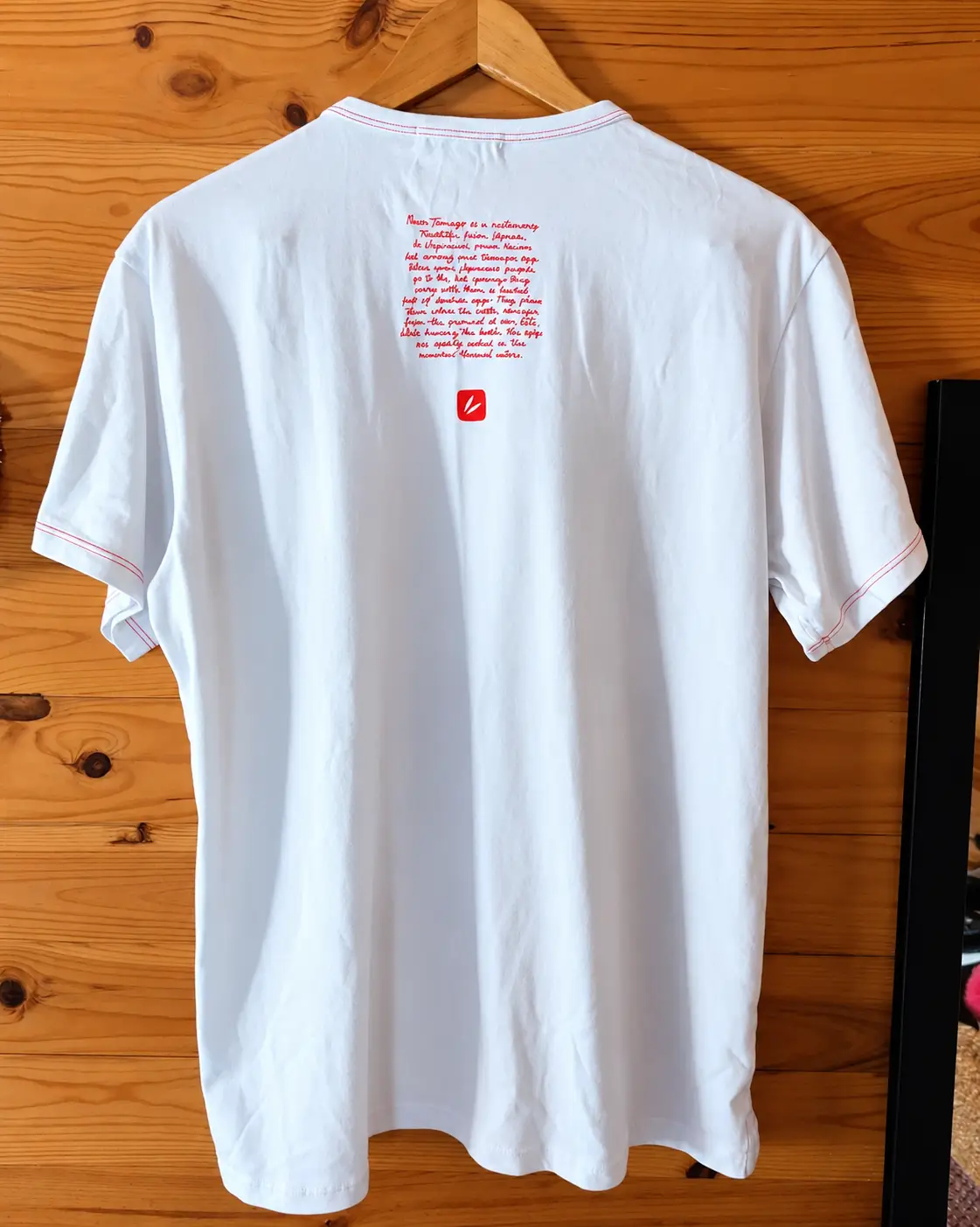 Camiseta gráfica japonesa Art & T-Shirt blanca y roja XL Y2K anime streetwear