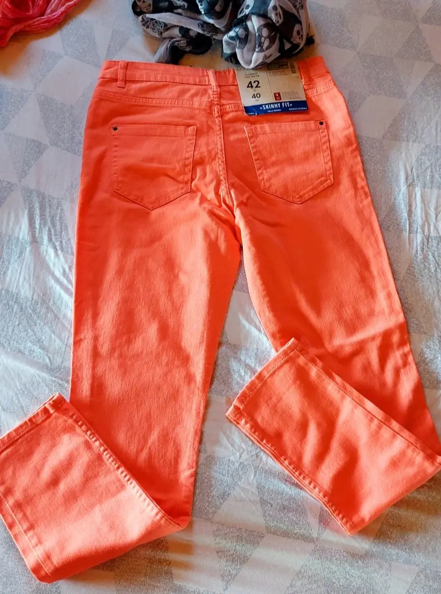 Pantalones vaqueros pitillo tiro medio Esmara Talla L Salmón-Neón