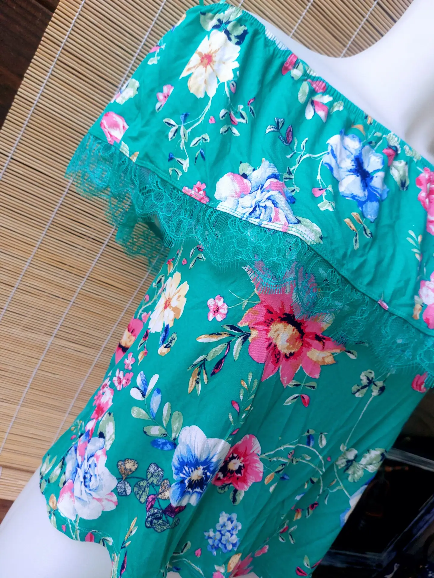 Top Springfield hombros descubiertos flores encaje verde XS nuevo