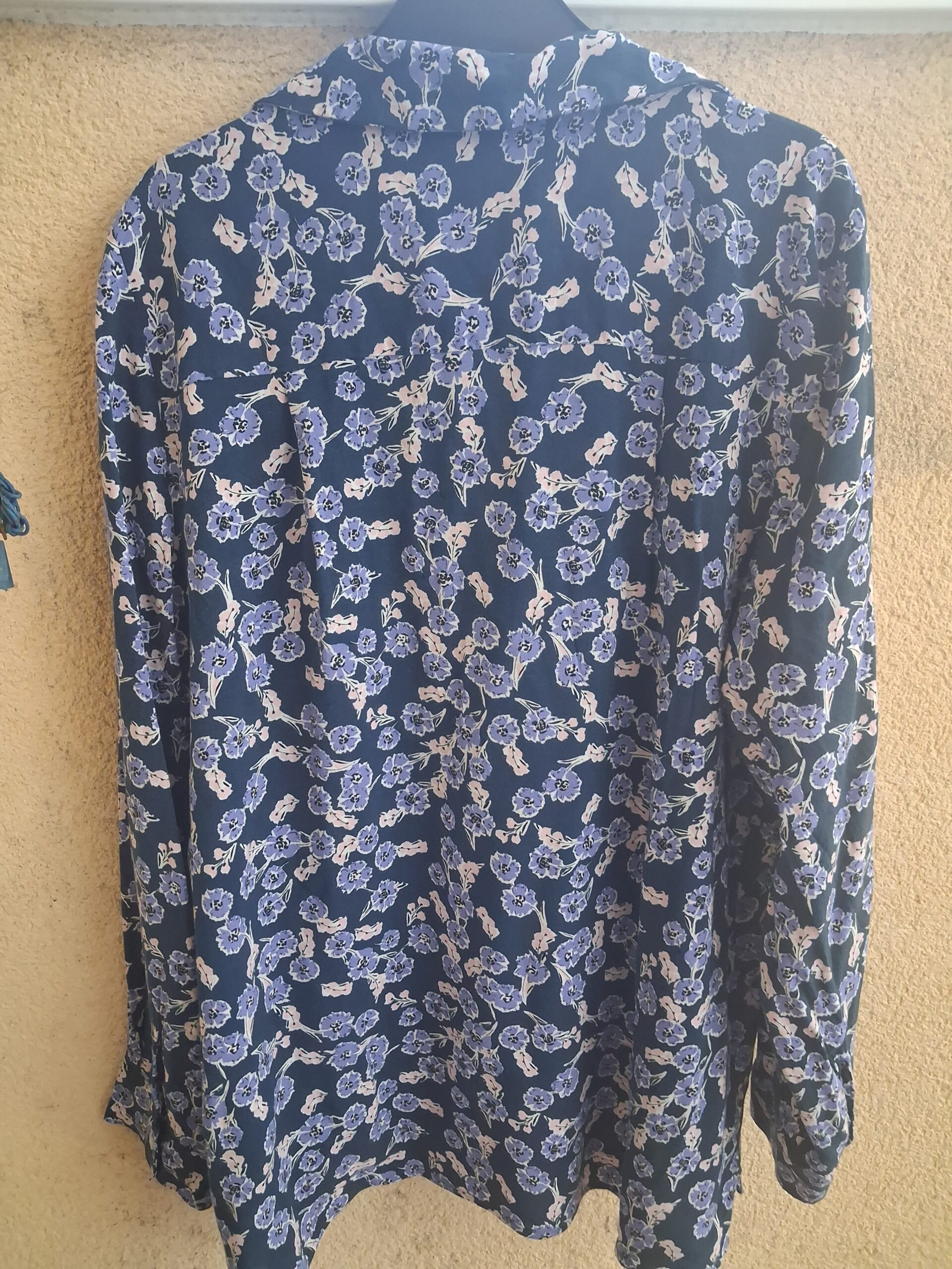 Blusa floral lefties talla S