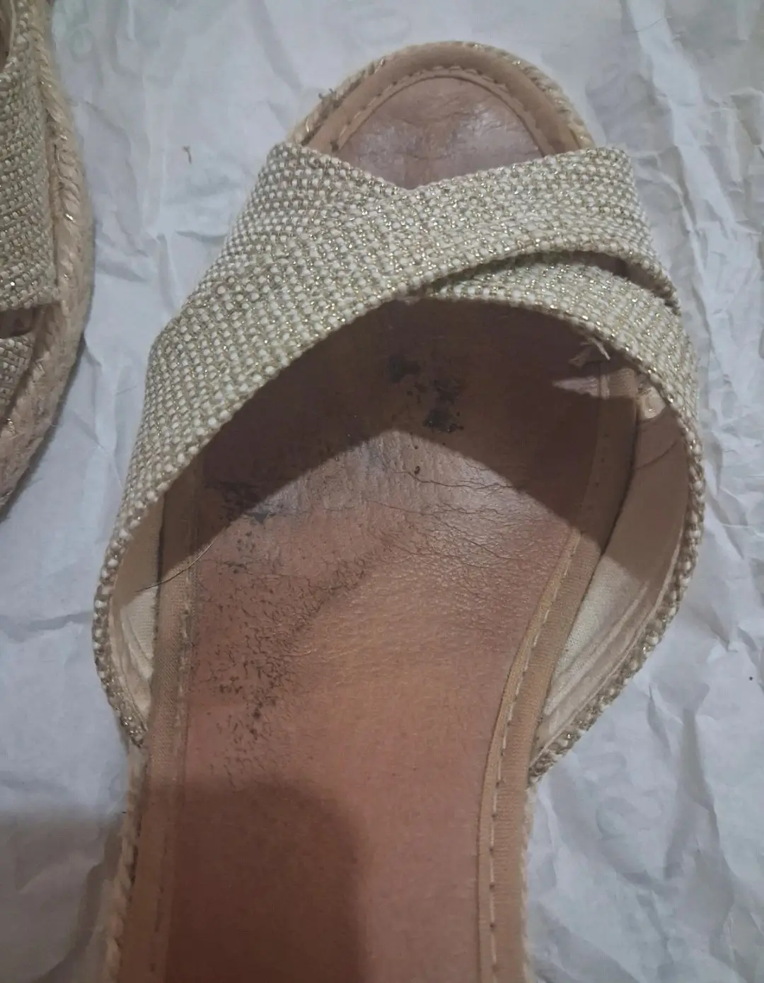 Cuñas esparto tono beige y camel, talla 35