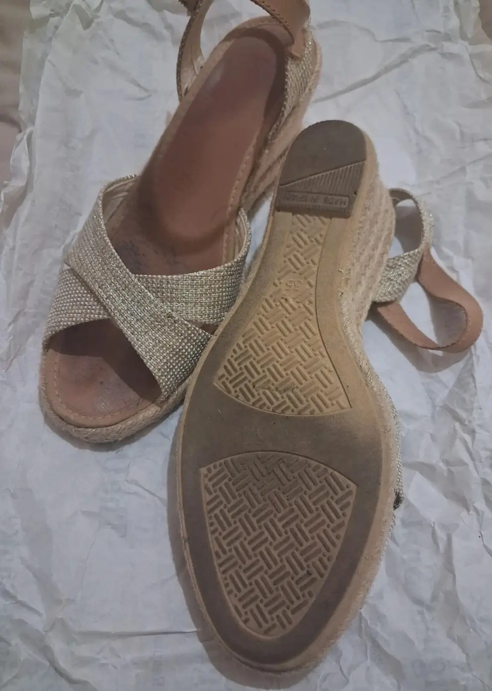 Cuñas esparto tono beige y camel, talla 35