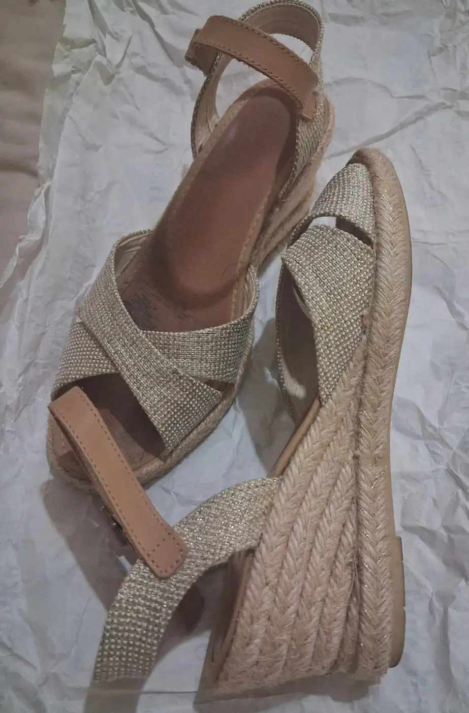 Cuñas esparto tono beige y camel, talla 35