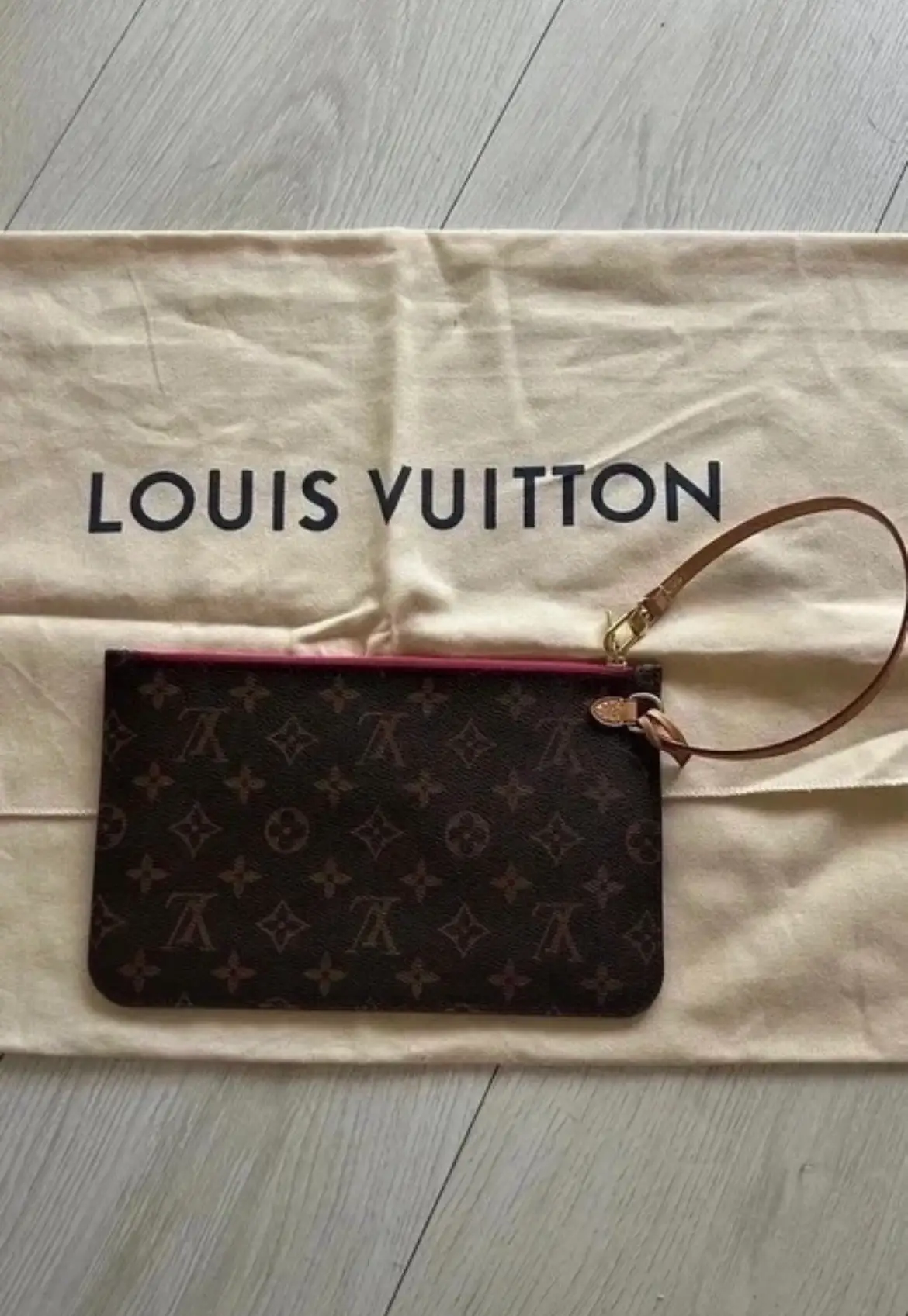 Pochette Louis Vuitton Monogram auténtica