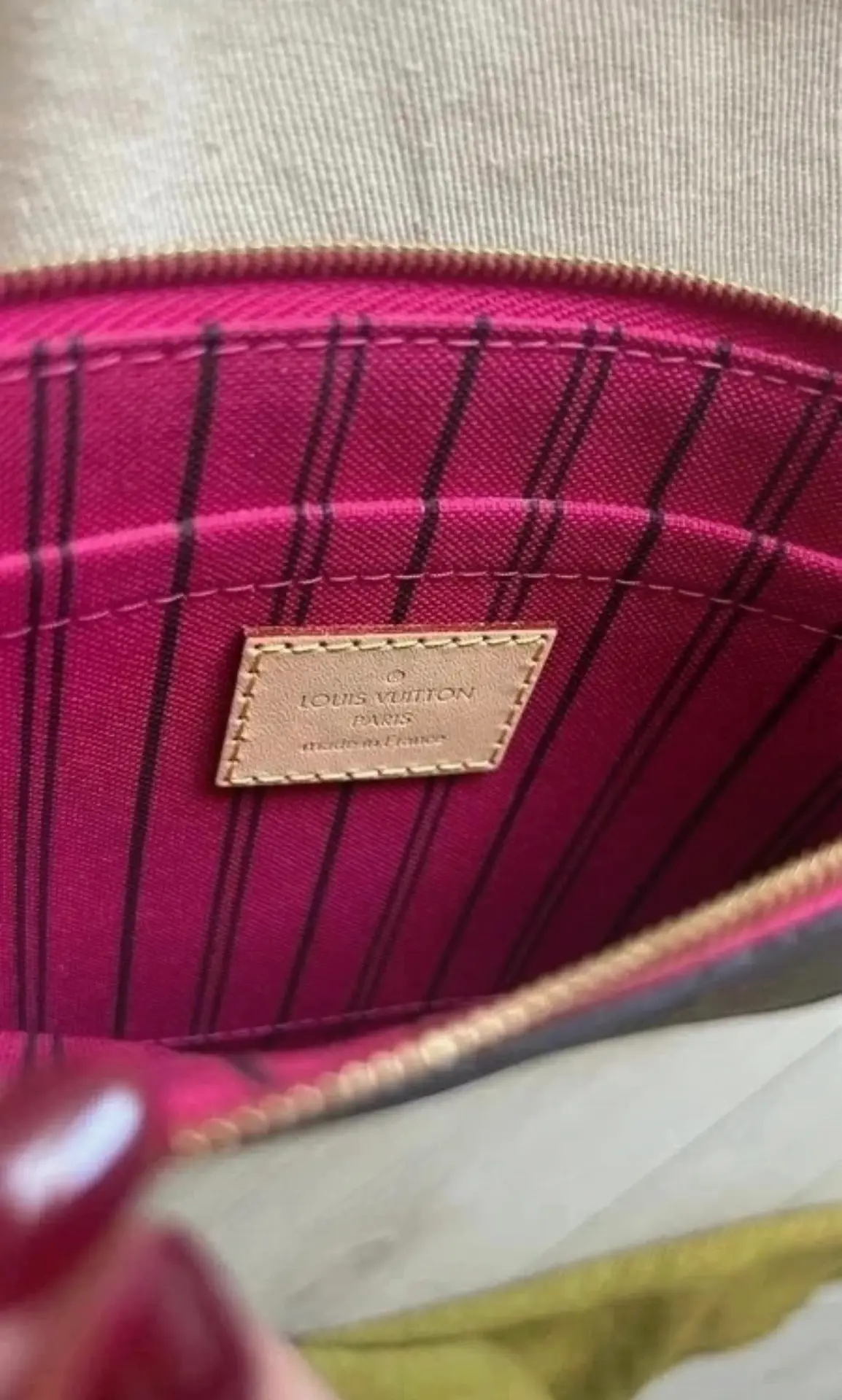 Pochette Louis Vuitton Monogram auténtica