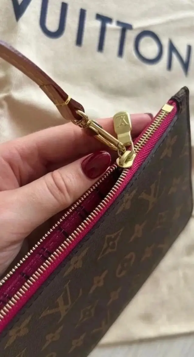 Pochette Louis Vuitton Monogram auténtica