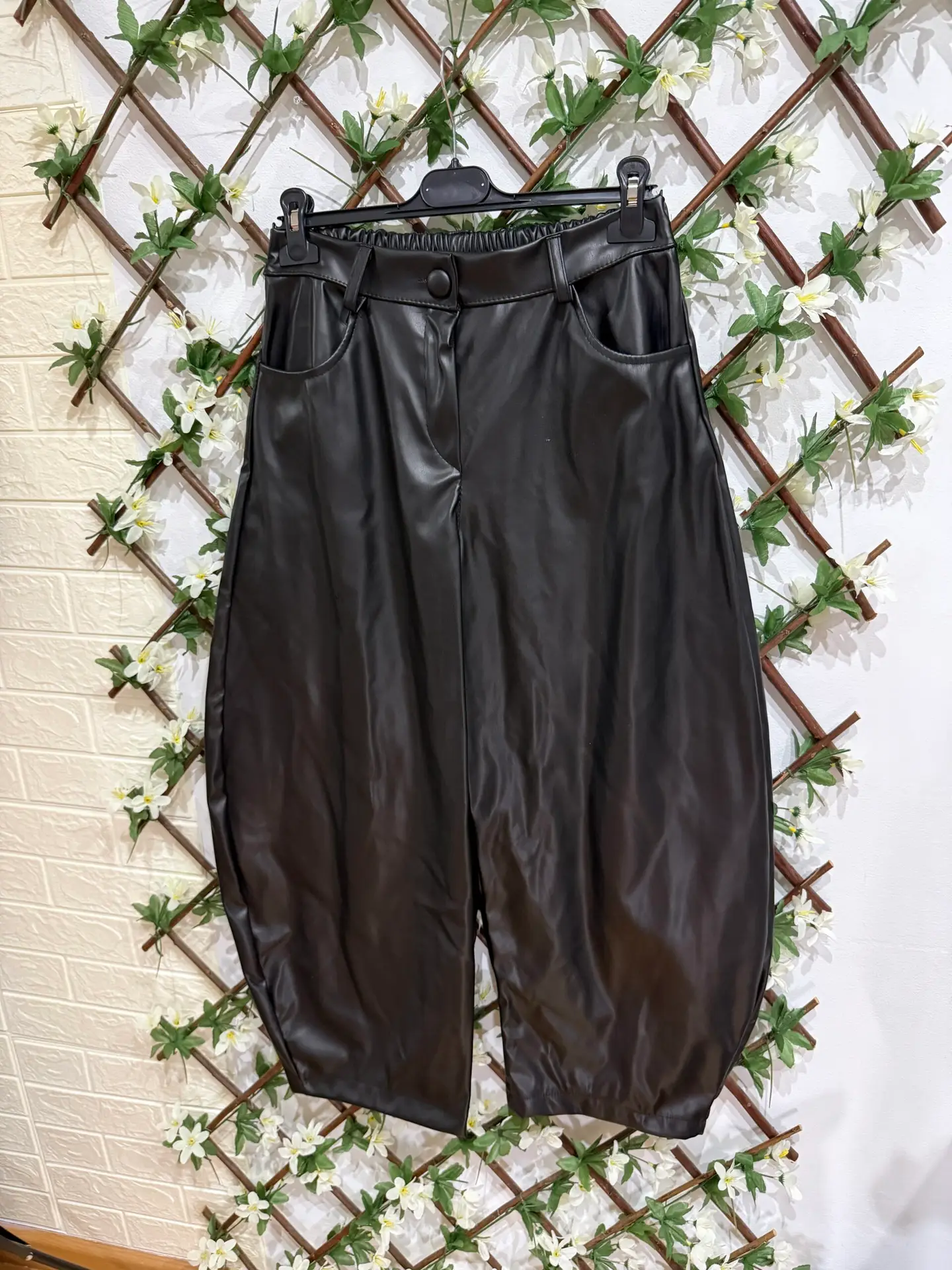 Pantalón balloon de piel simétrica negro