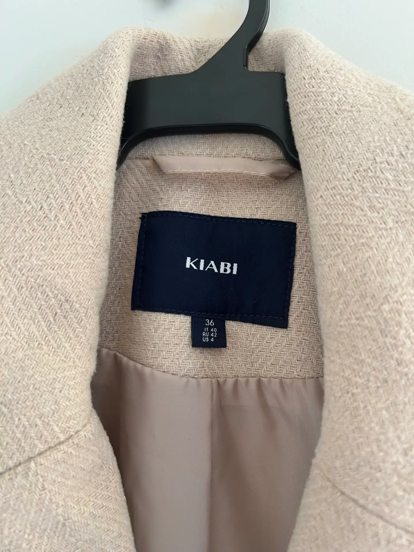 Abrigo crema sastre minimalista Kiabi talla 36