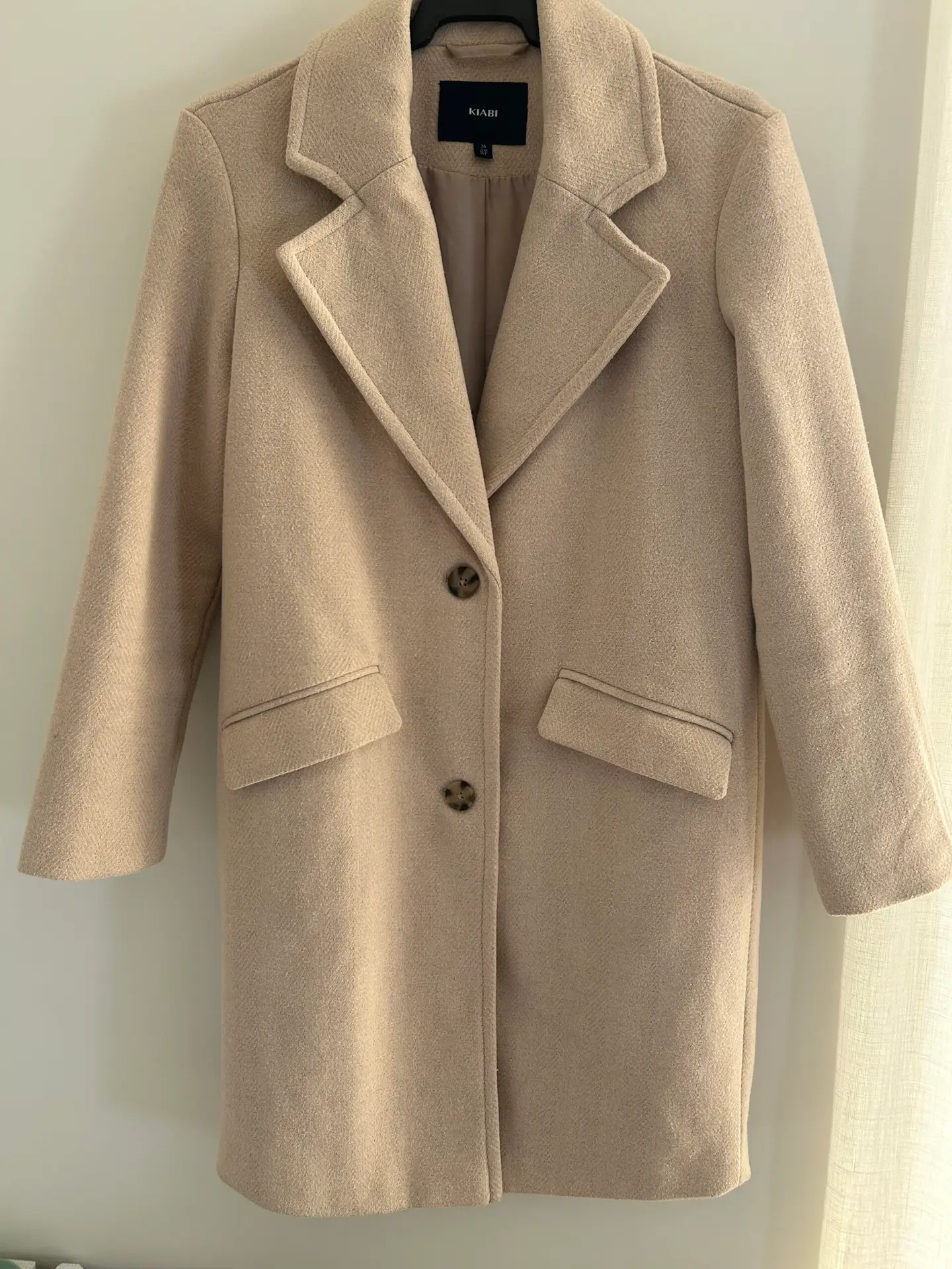 Abrigo crema sastre minimalista Kiabi talla 36