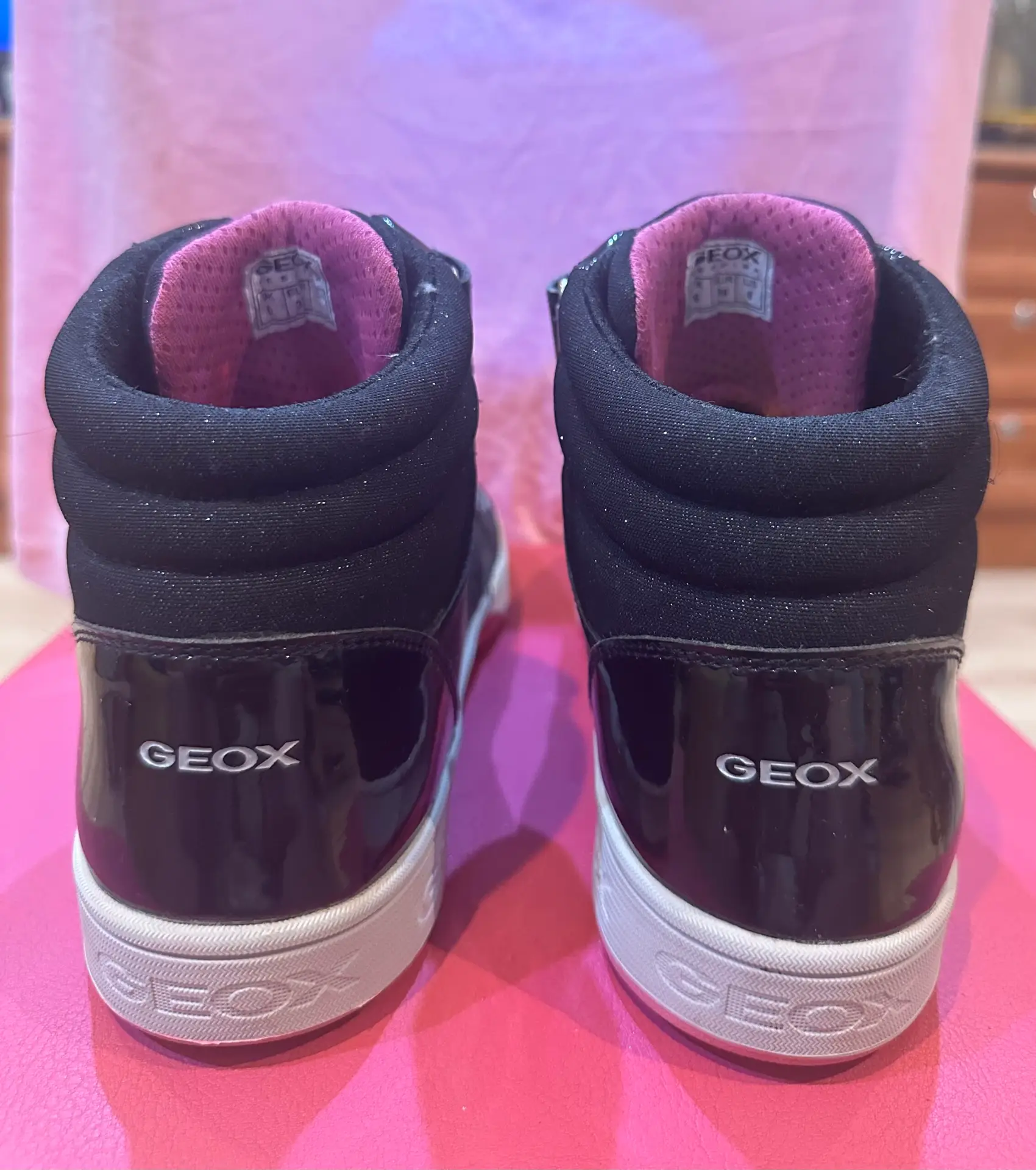Sneacker Geox chica talla 39 color negro rosa